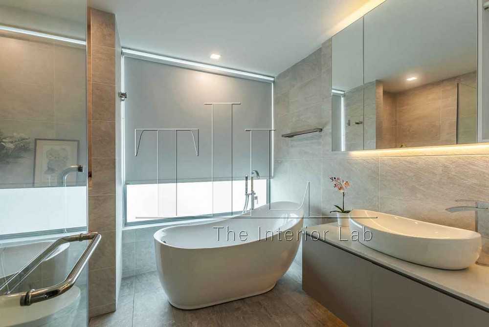 Modern Bathroom with Homogeneous Tiles and Mirror