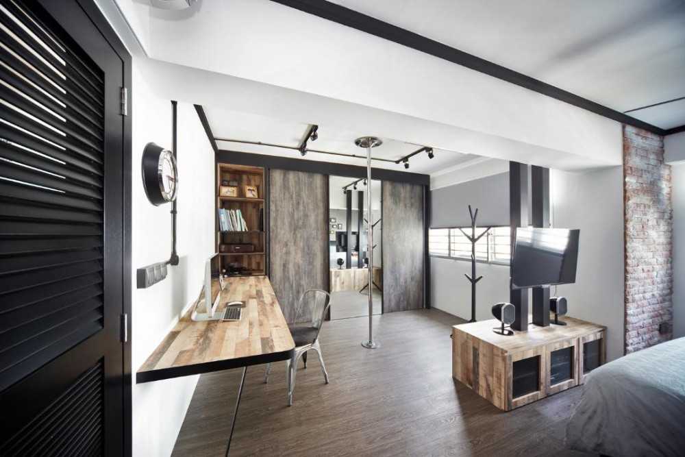 Industrial Studio with TV and Computer