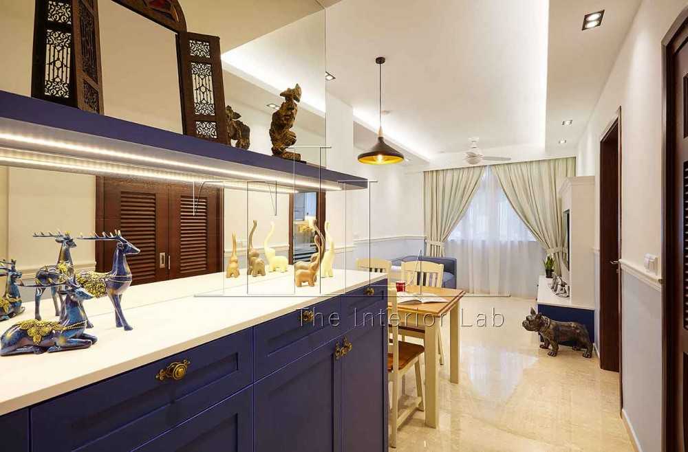 Eclectic Entryway with Mirror and Cove Lighting