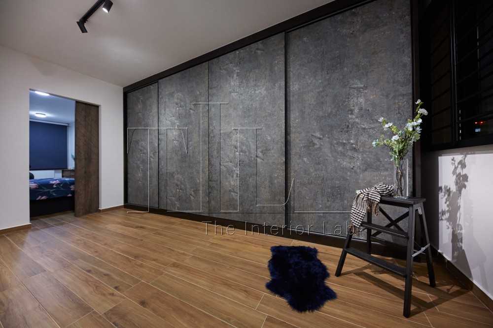 Contemporary Walk-in Wardrobe with Vinyl Flooring and Wardrobe