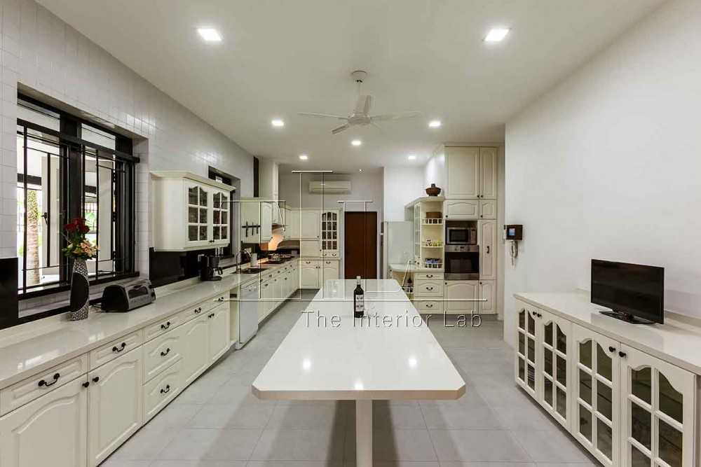 Contemporary Kitchen with Countertop and Kitchen Window