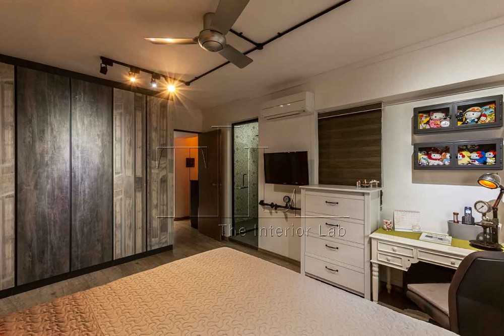 Industrial Bedroom with Wardrobe and Sliding Wardrobe