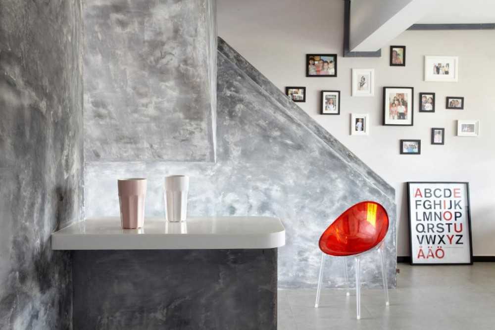 Industrial Entryway with Feature Wall and Paintings