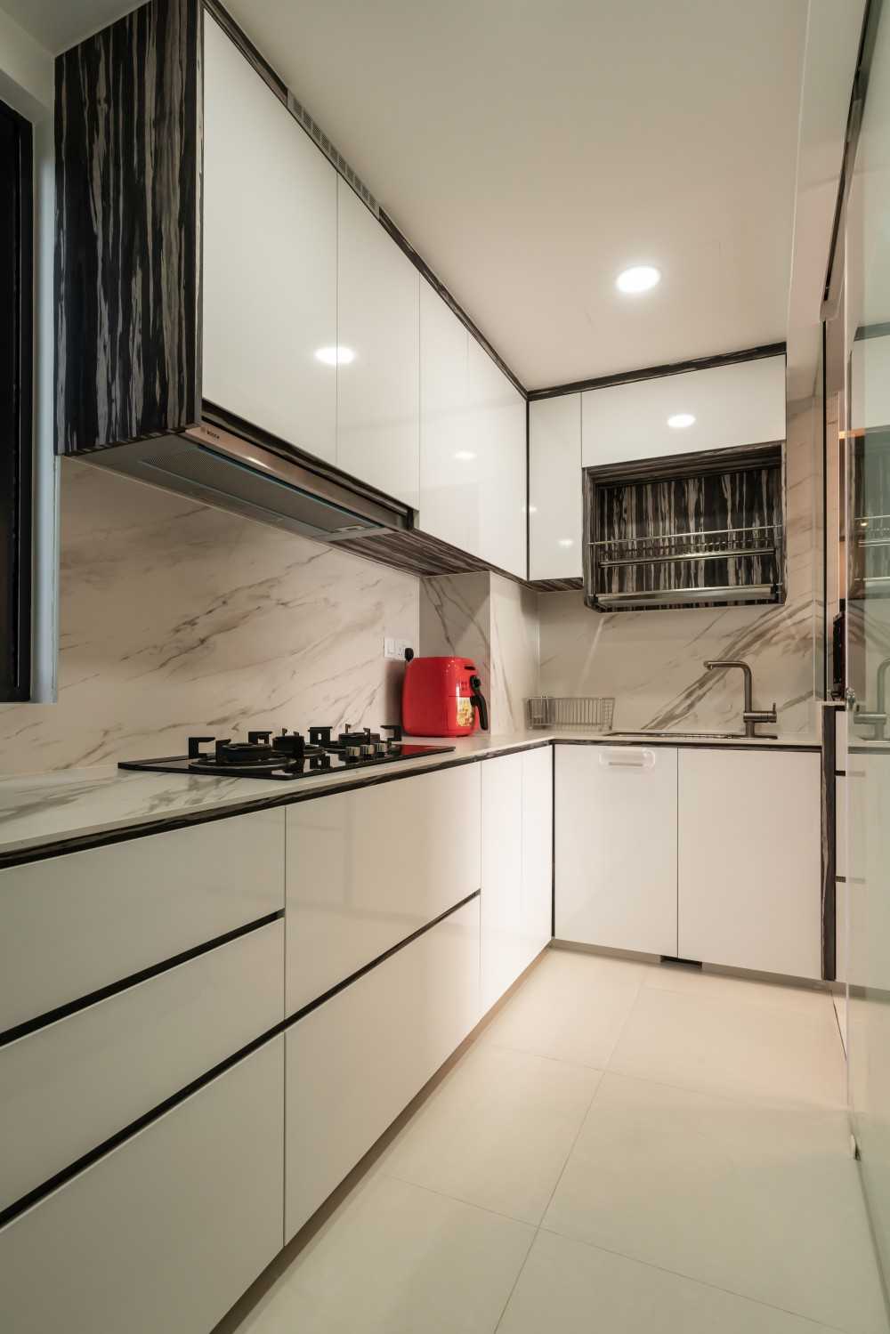 Modern Kitchen with Countertop and Homogeneous Tiles
