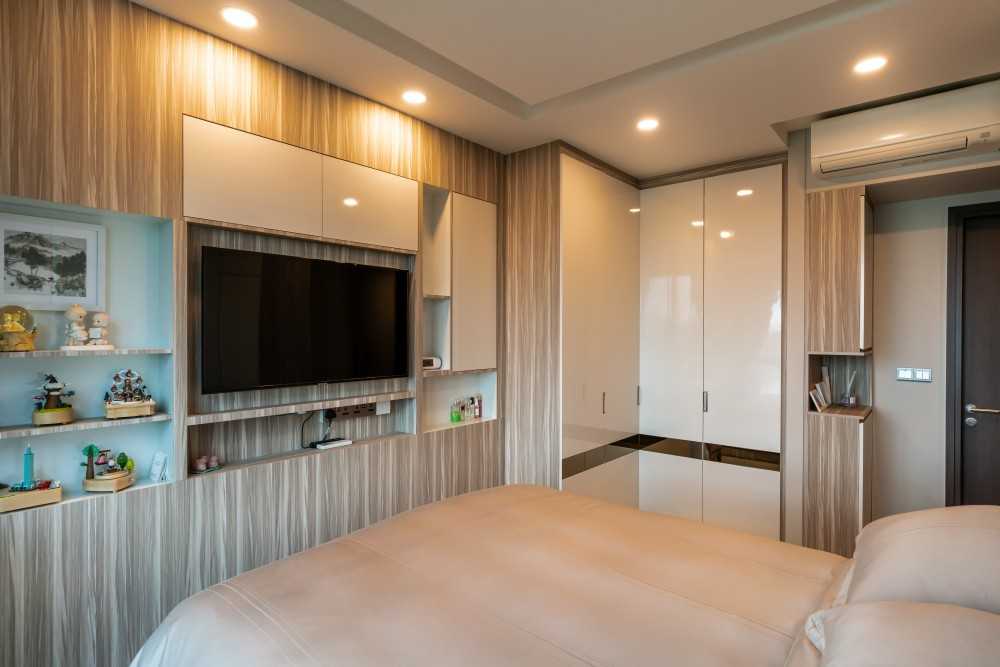 Modern Bedroom with Vinyl Flooring and Cove Lighting