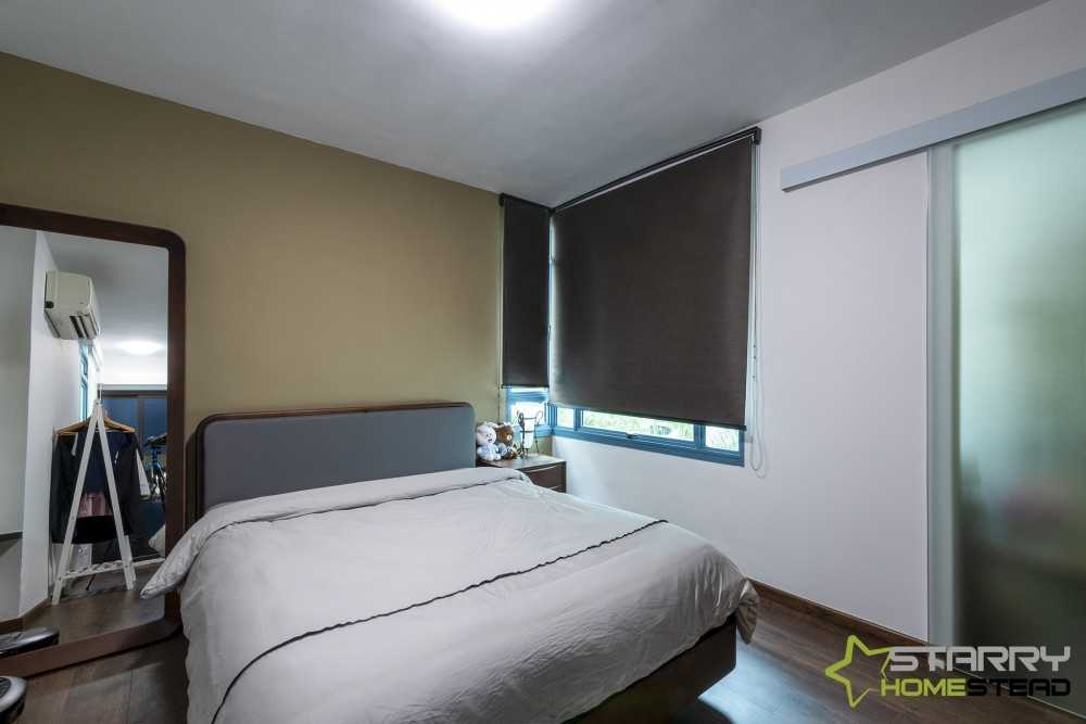 Modern Bedroom with Mirror and Bed