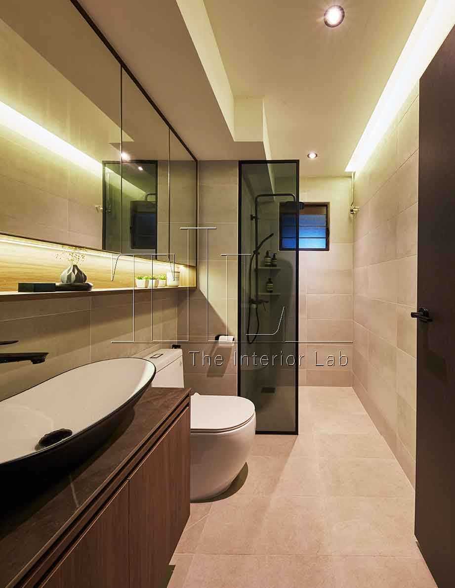 Modern Bathroom with Countertop and Mirror