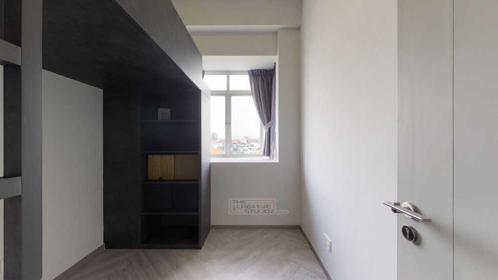 Minimalist Bedroom with Vinyl Flooring and Flooring