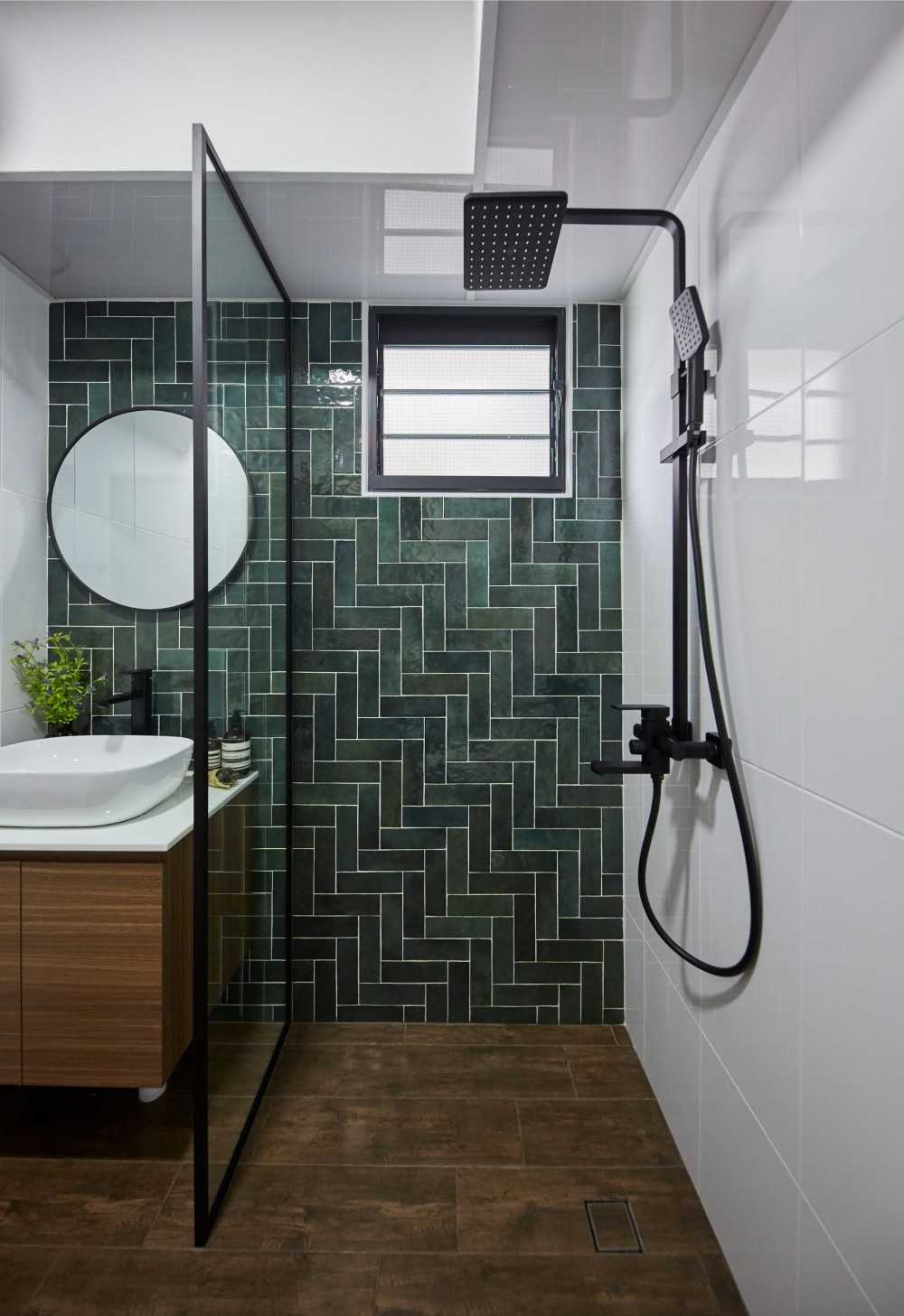 Modern Bathroom with Vinyl Flooring and Mirror