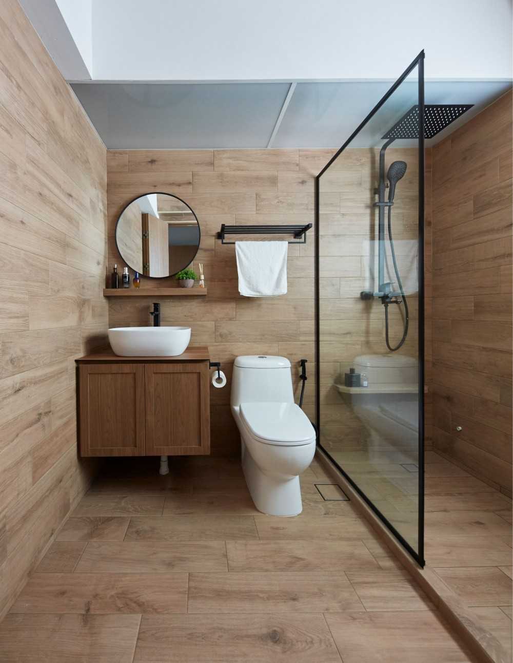 Modern Bathroom with Wood Flooring and Mirror