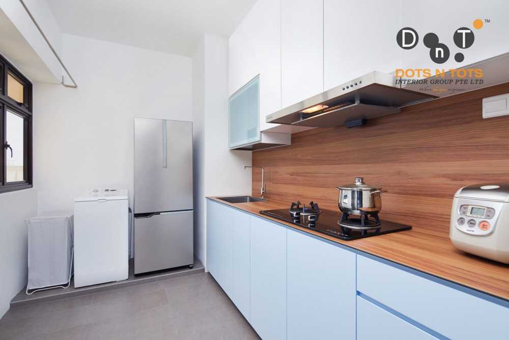 Contemporary Kitchen with Homogeneous Tiles and Wood Flooring
