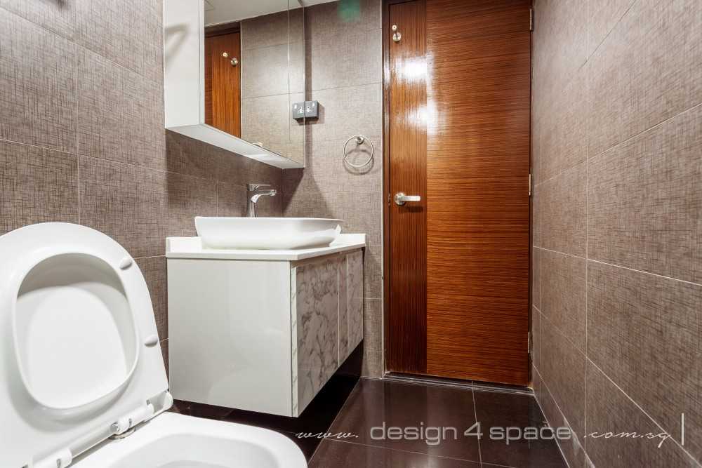 Contemporary Bathroom with Homogeneous Tiles and Mirror