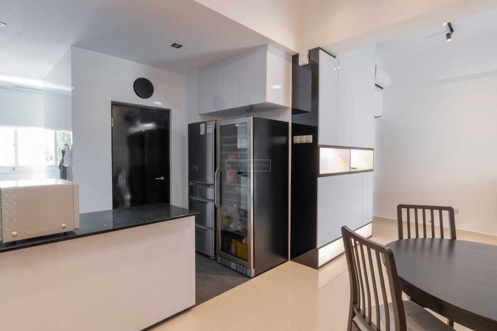 Contemporary Kitchen with Countertop and Open Kitchen