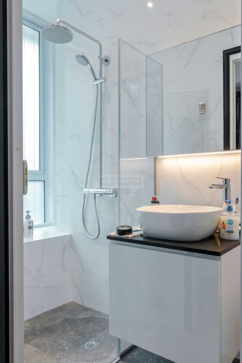 Contemporary Bathroom with Mirror and Shower Screen