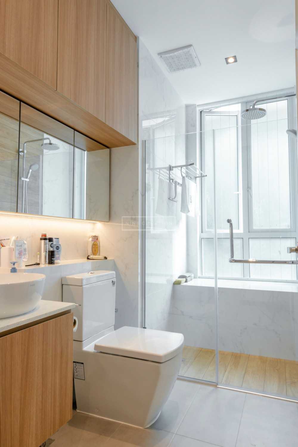 Contemporary Bathroom with Mirror and Shower Screen