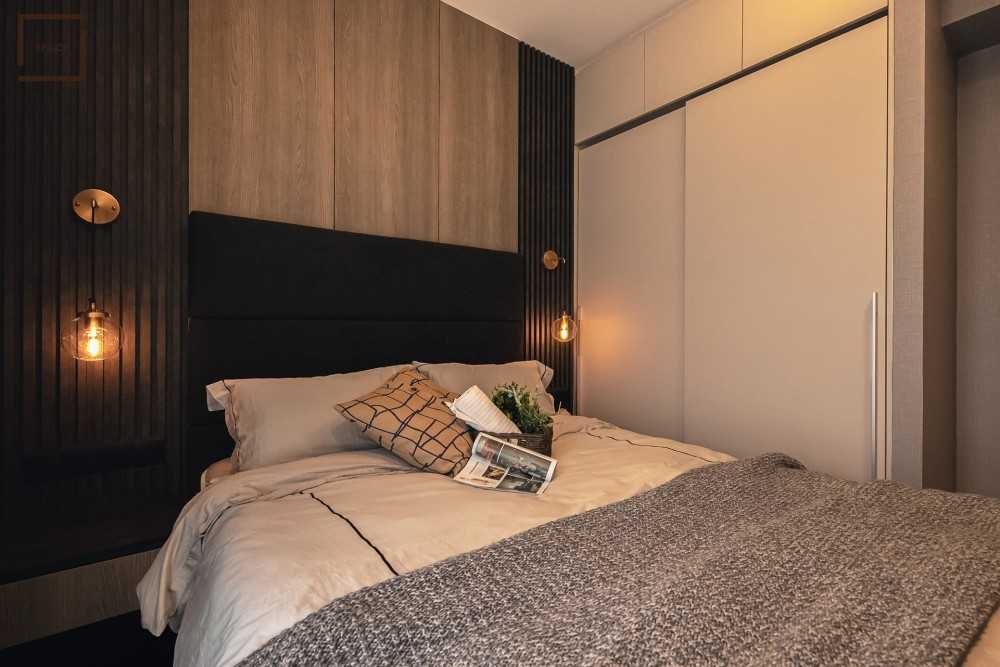 Contemporary Bedroom with Vinyl Flooring and Wardrobe