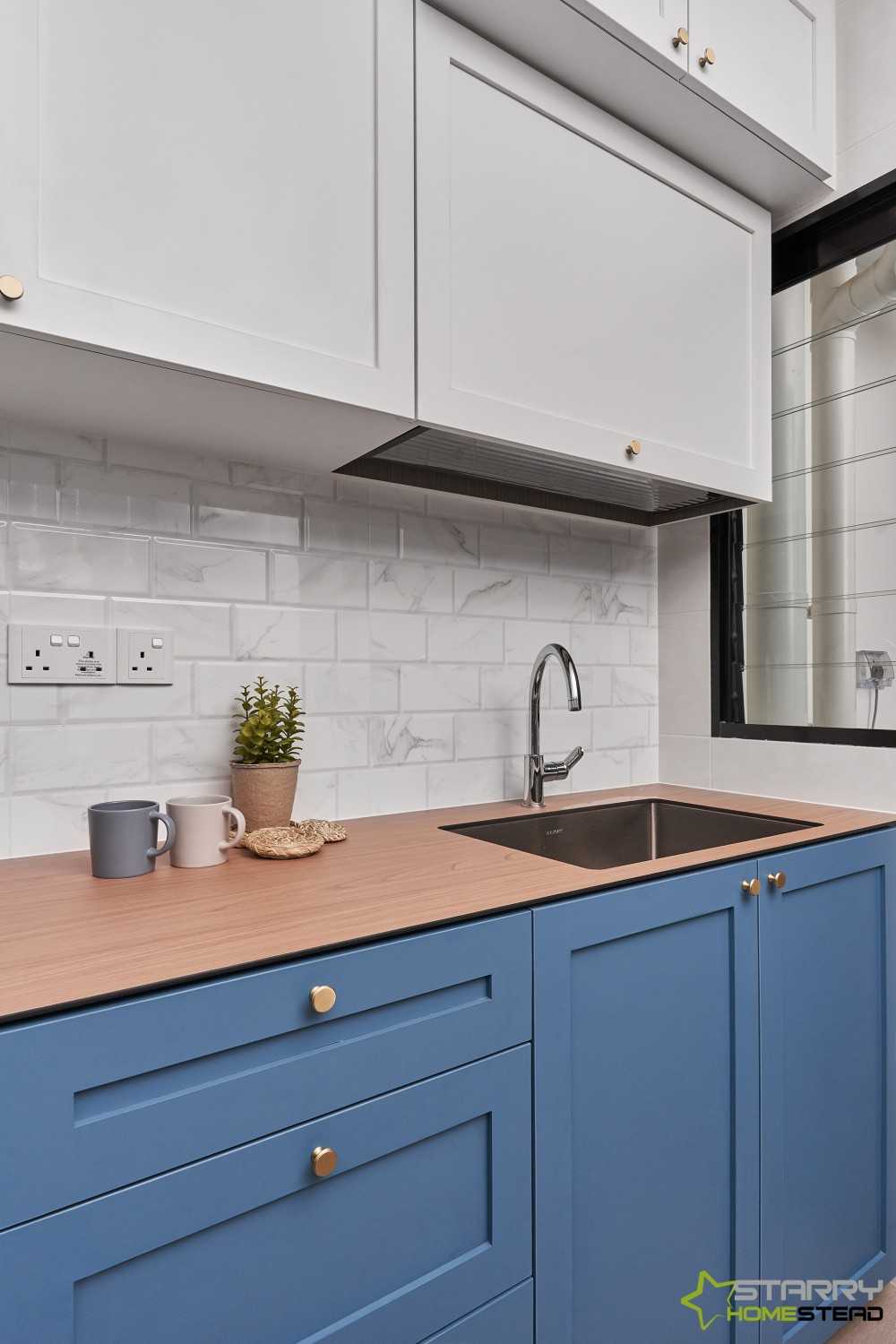 Scandinavian Kitchen with Kitchen Backsplash and Kitchen Cabinets