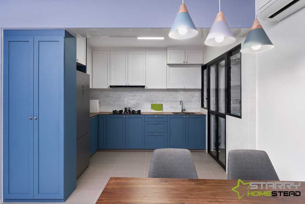 Scandinavian Kitchen with Countertop and Open Kitchen