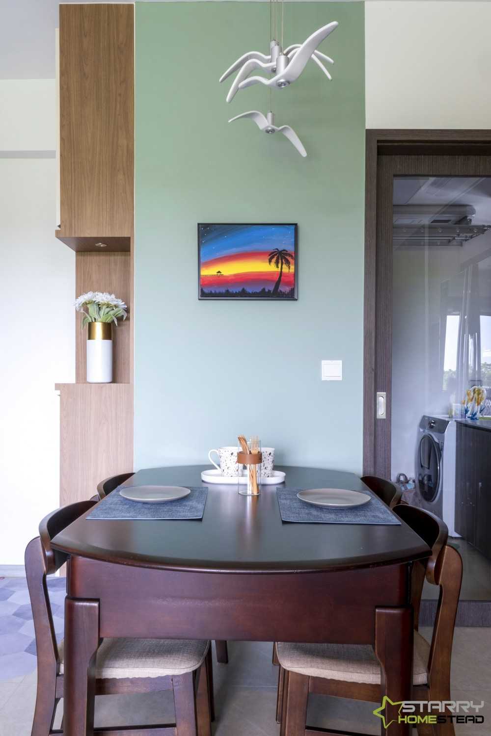 Scandinavian Dining Room with Dining Table and Dining Chairs