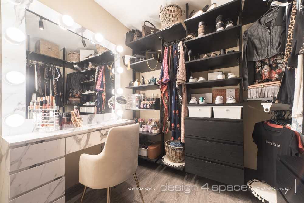 Asian Walk-in Wardrobe with Mirror and Wardrobe