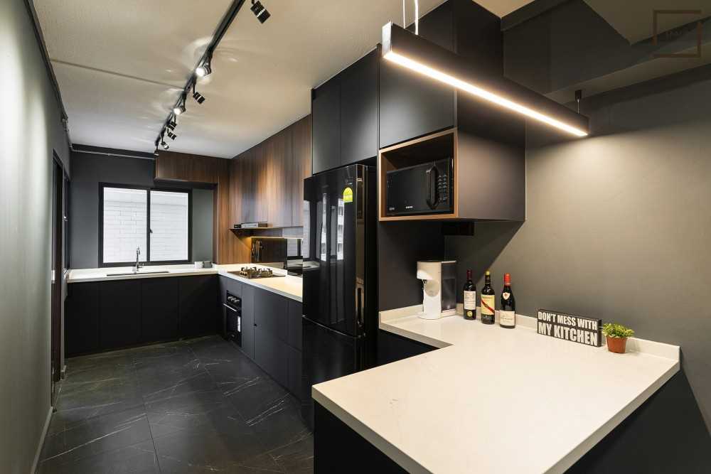 Contemporary Kitchen with Cupboard and Open Kitchen