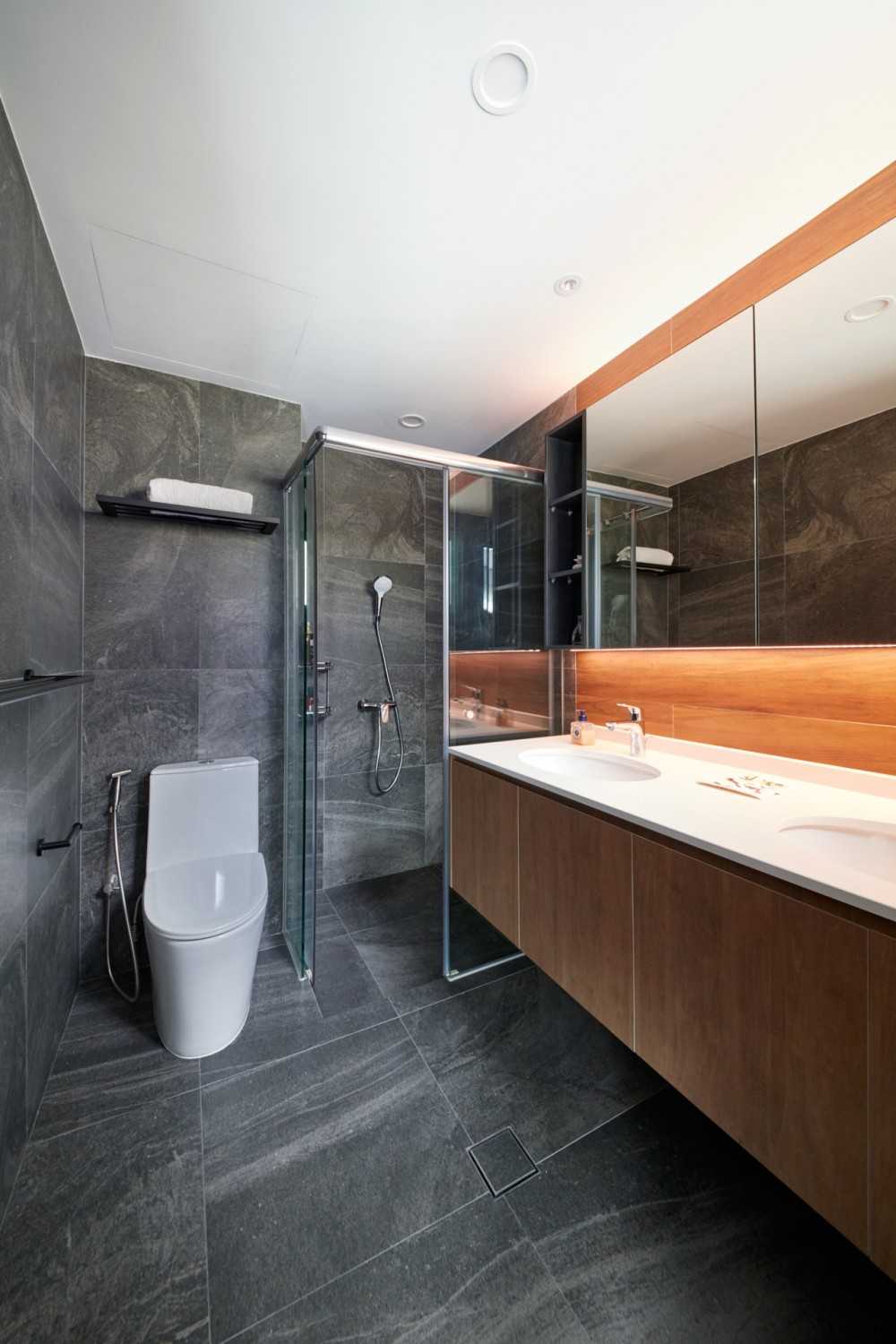 Modern Bathroom with Granite Floor and Bathroom Sinks