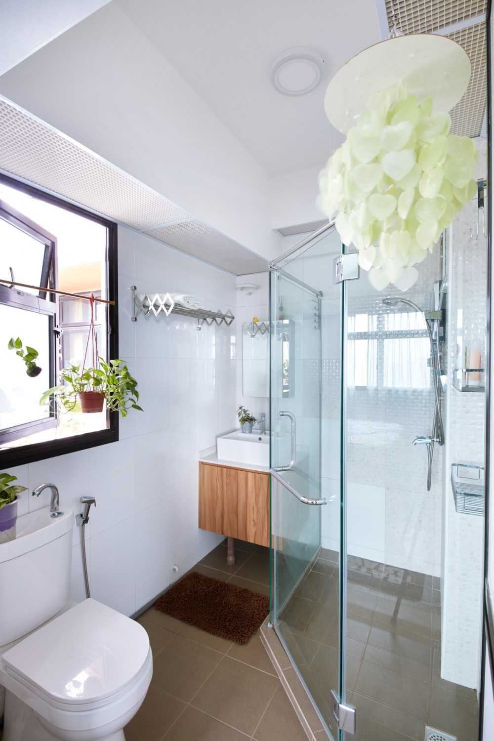 Eclectic Bathroom with Mirror and Planters