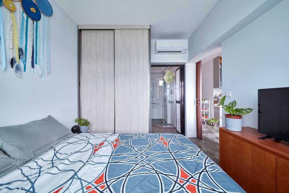 Eclectic Bedroom with Wardrobe and Sliding Wardrobe