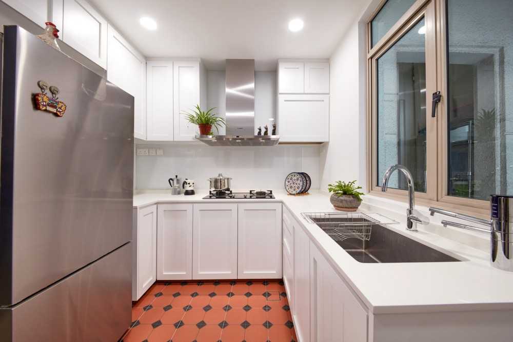 Country Kitchen with Kitchen Window and Kitchen Cabinets