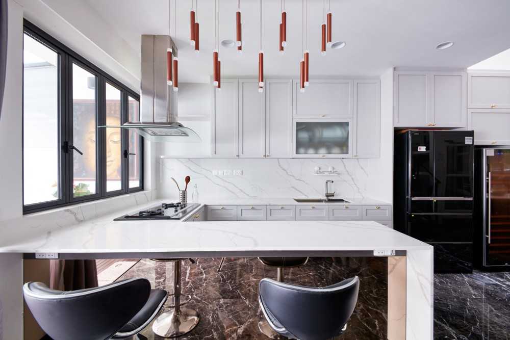 Modern Kitchen with Marble Floor and Open Kitchen