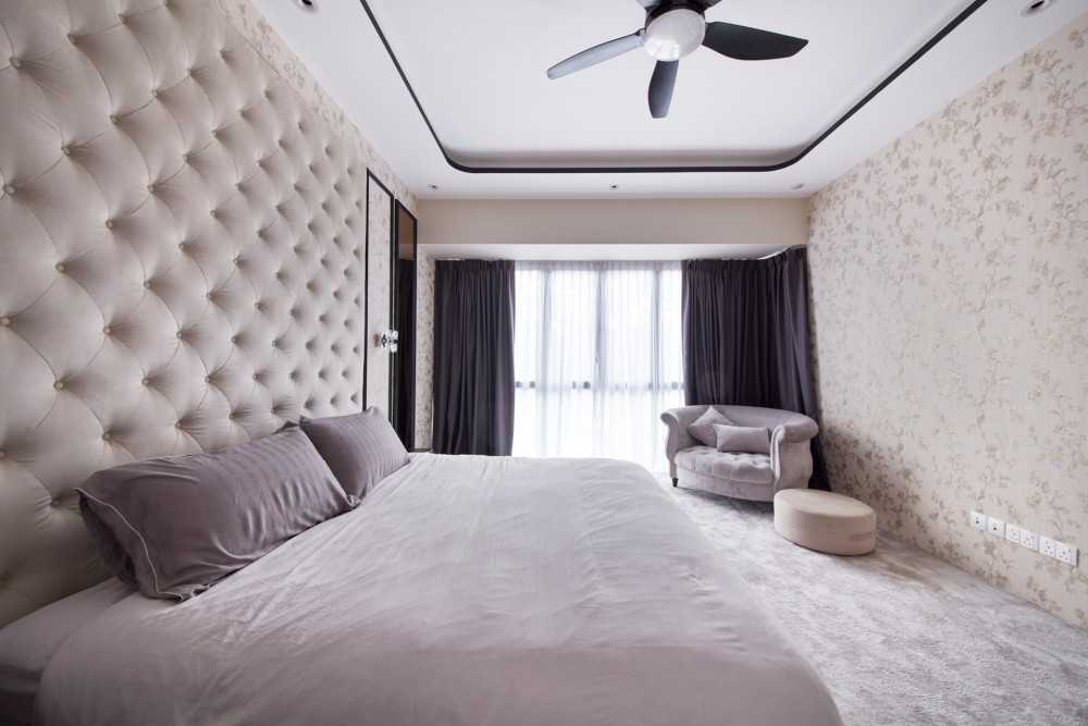 Modern Bedroom with Feature Wall and Carpet