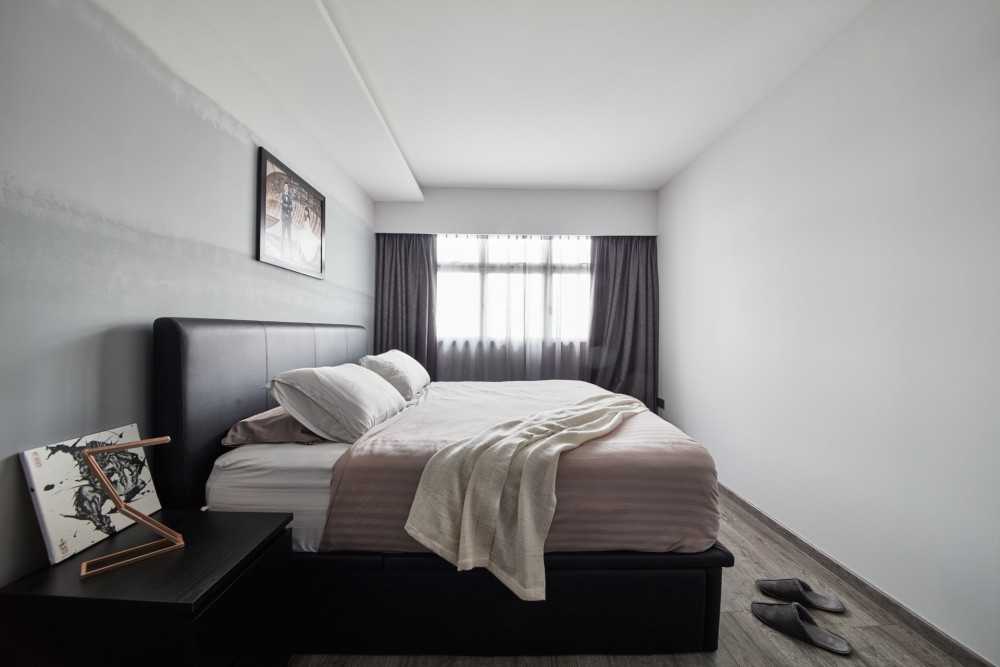 Modern Bedroom with Vinyl Flooring and Curtain