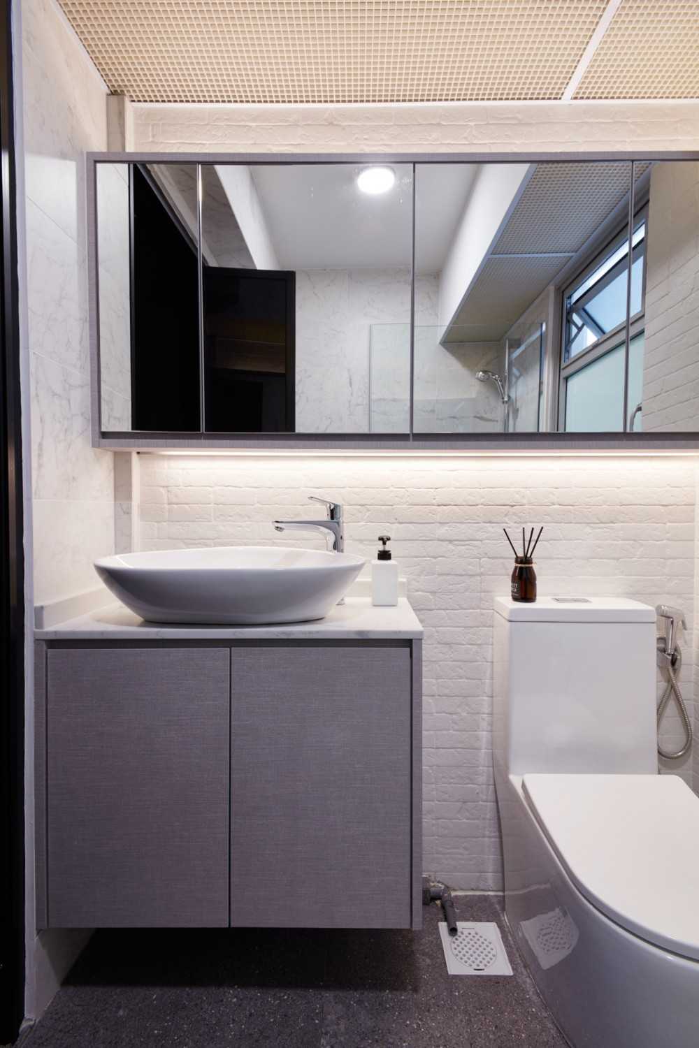 Modern Bathroom with Mirror and Bathroom Mirrors