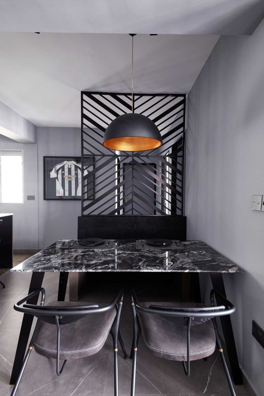 Modern Dining Room with Dining Table and Dining Chairs