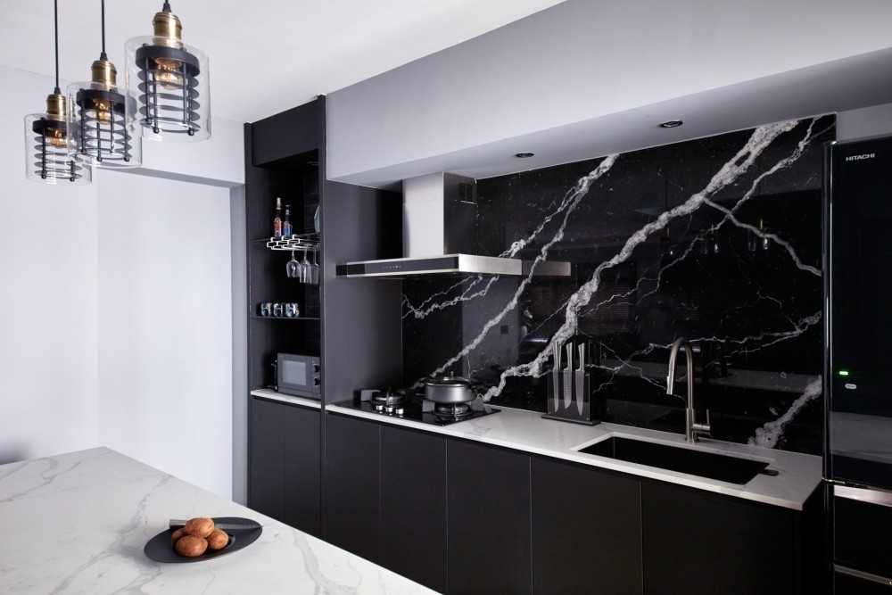 Modern Kitchen with Kitchen Backsplash and Kitchen Cabinets