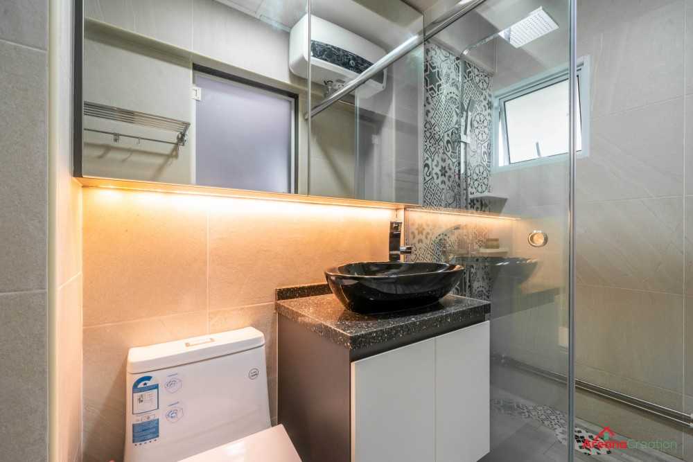 Contemporary Bathroom with Homogeneous Tiles and Mirror