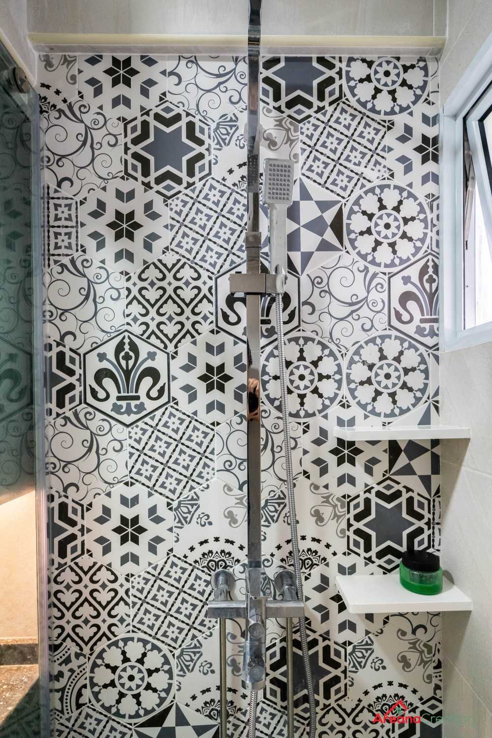 Contemporary Bathroom with Homogeneous Tiles and Mirror