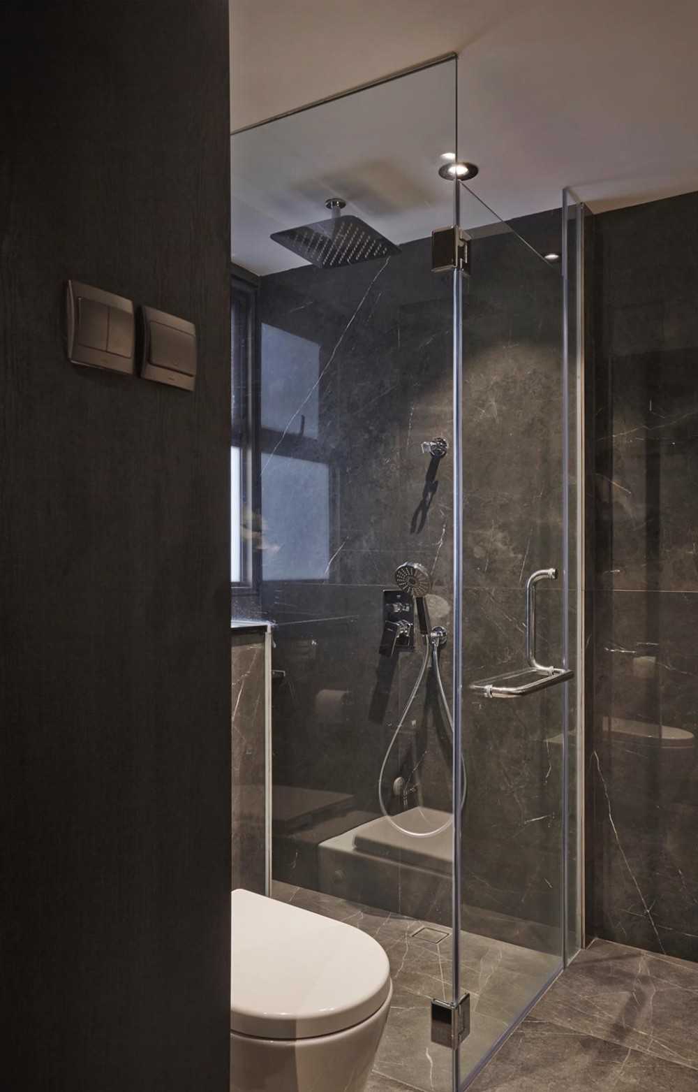 Contemporary Bathroom with Shower Screen and Rainshower