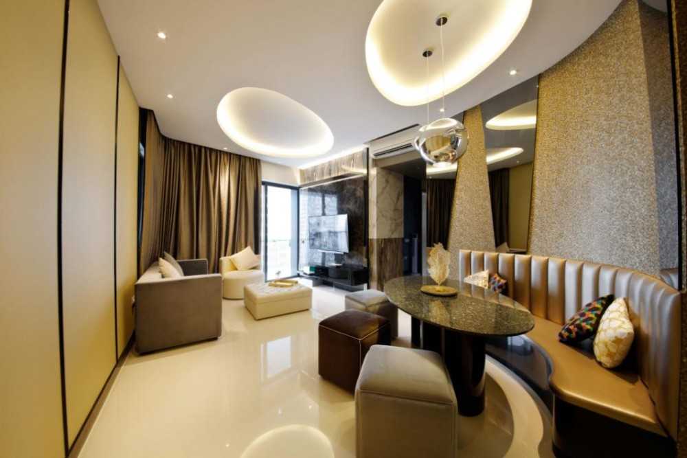 Contemporary Dining Room with Dining Table and Seating Bench