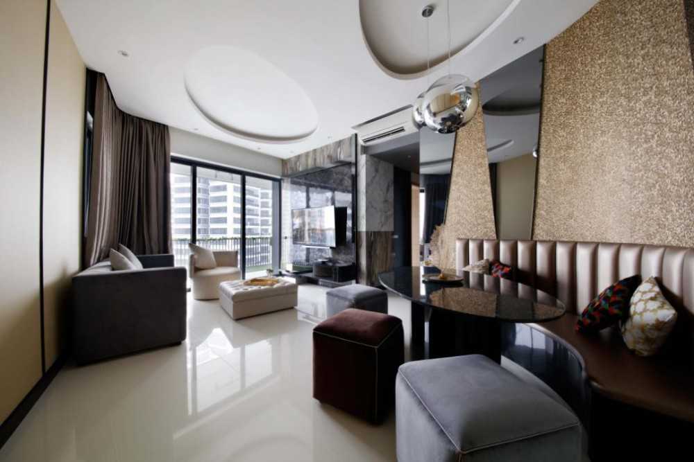 Contemporary Dining Room with Feature Wall and Dining Table