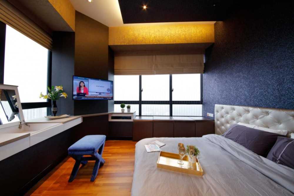 Contemporary Bedroom with Wood Flooring and Curtain