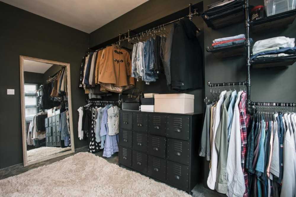 Industrial Walk-in Wardrobe with Mirror and Wardrobe