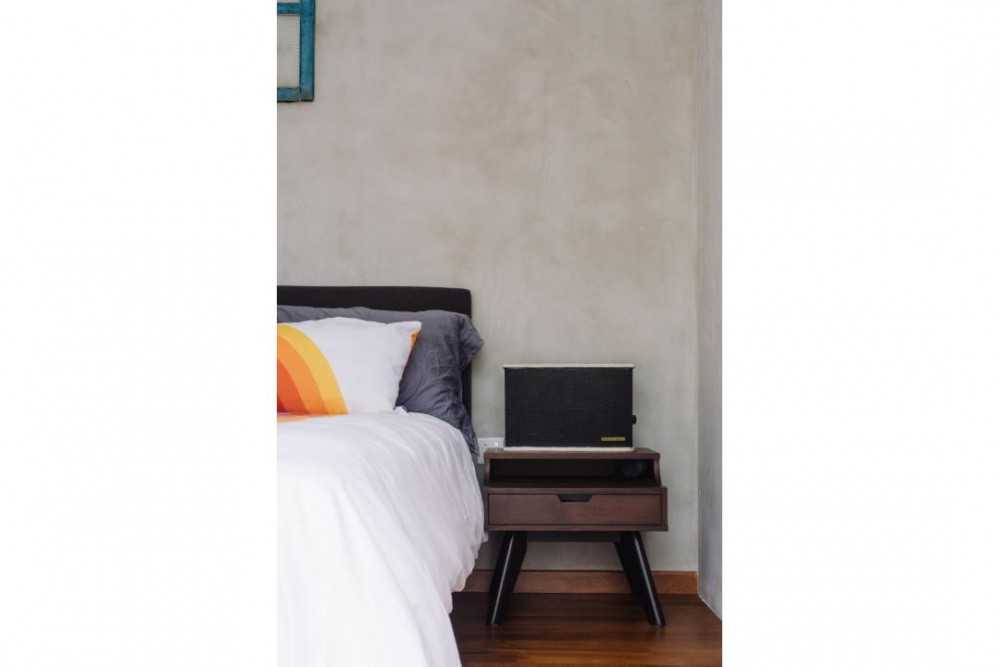 Minimalist Bedroom with Bedside Table and Queen Bed