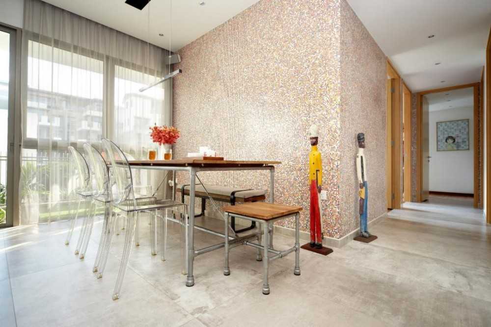 Eclectic Dining Room with Feature Wall and Dining Table