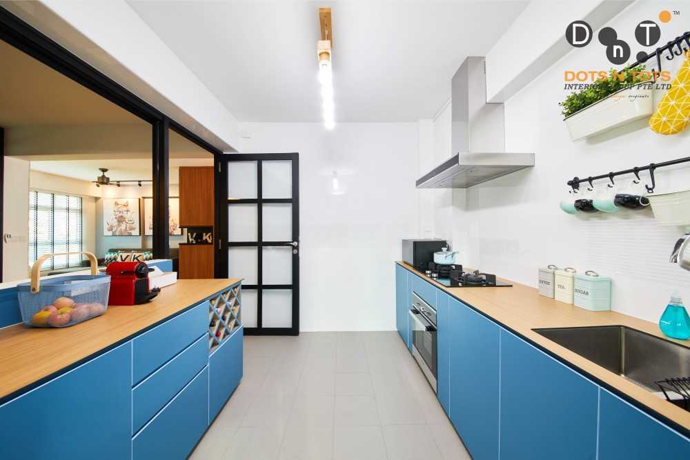 Modern Kitchen with Countertop and Homogeneous Tiles