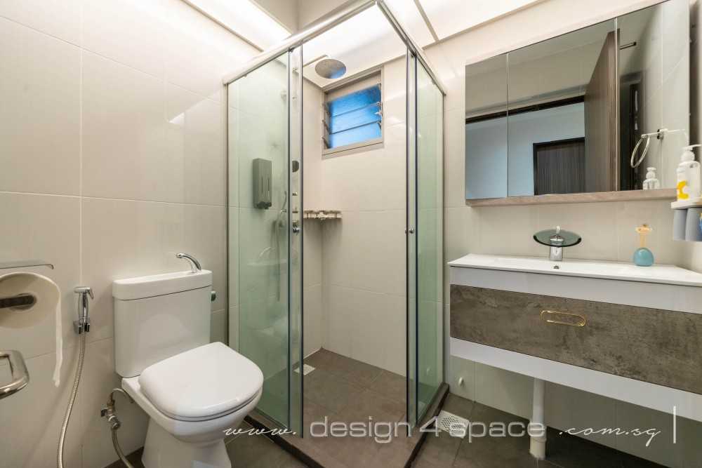 Modern Bathroom with Mirror and Bathroom Storage