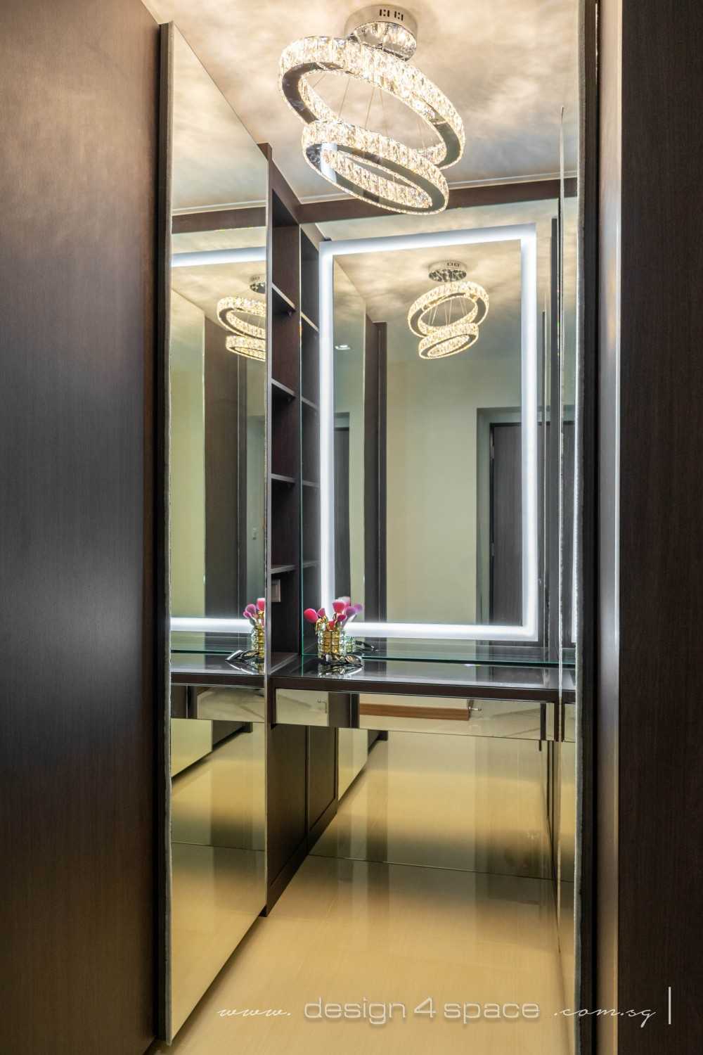 Modern Walk-in Wardrobe with Wardrobe and Sliding Wardrobe