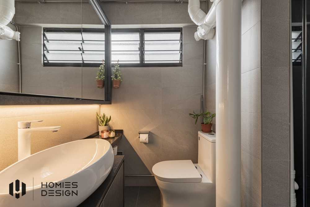 Contemporary Bathroom with Mirror and Shower Screen