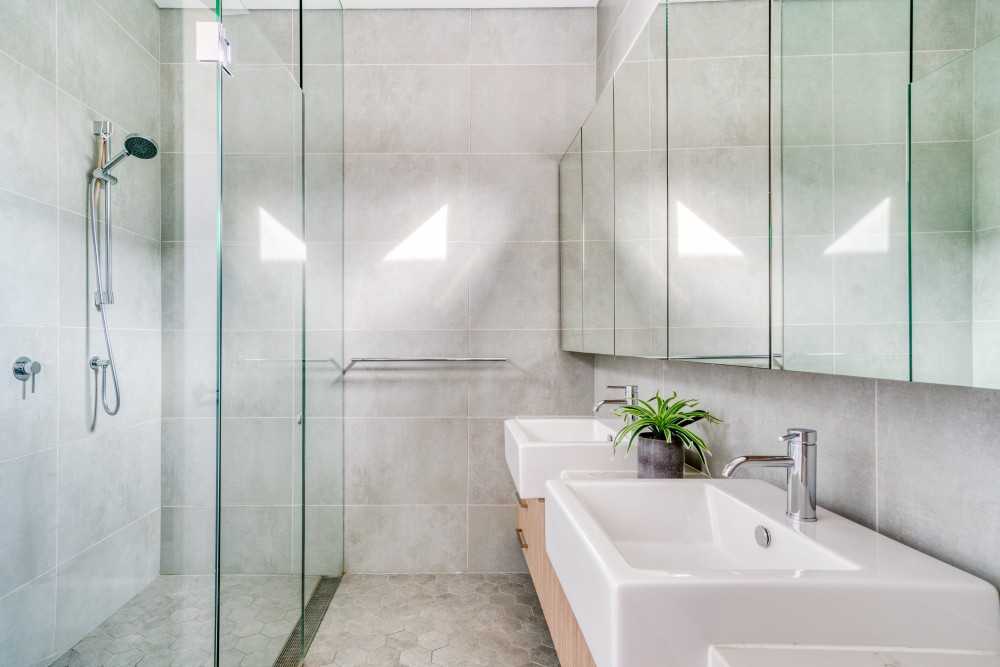 Eclectic Bathroom with Mirror and Bathroom Storage