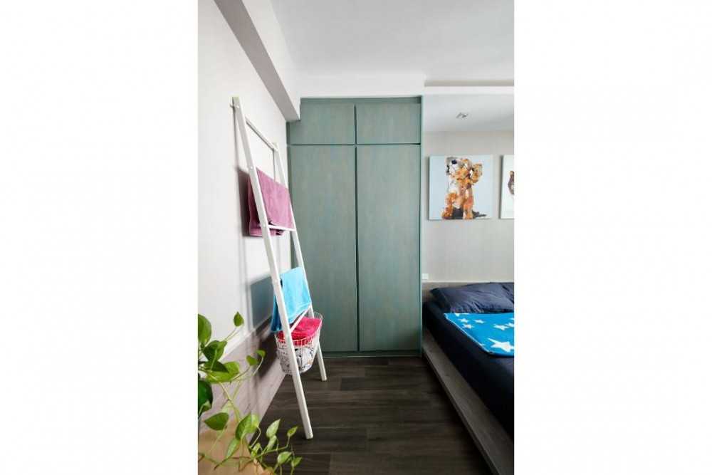 Eclectic Bedroom with Vinyl Flooring and Wardrobe